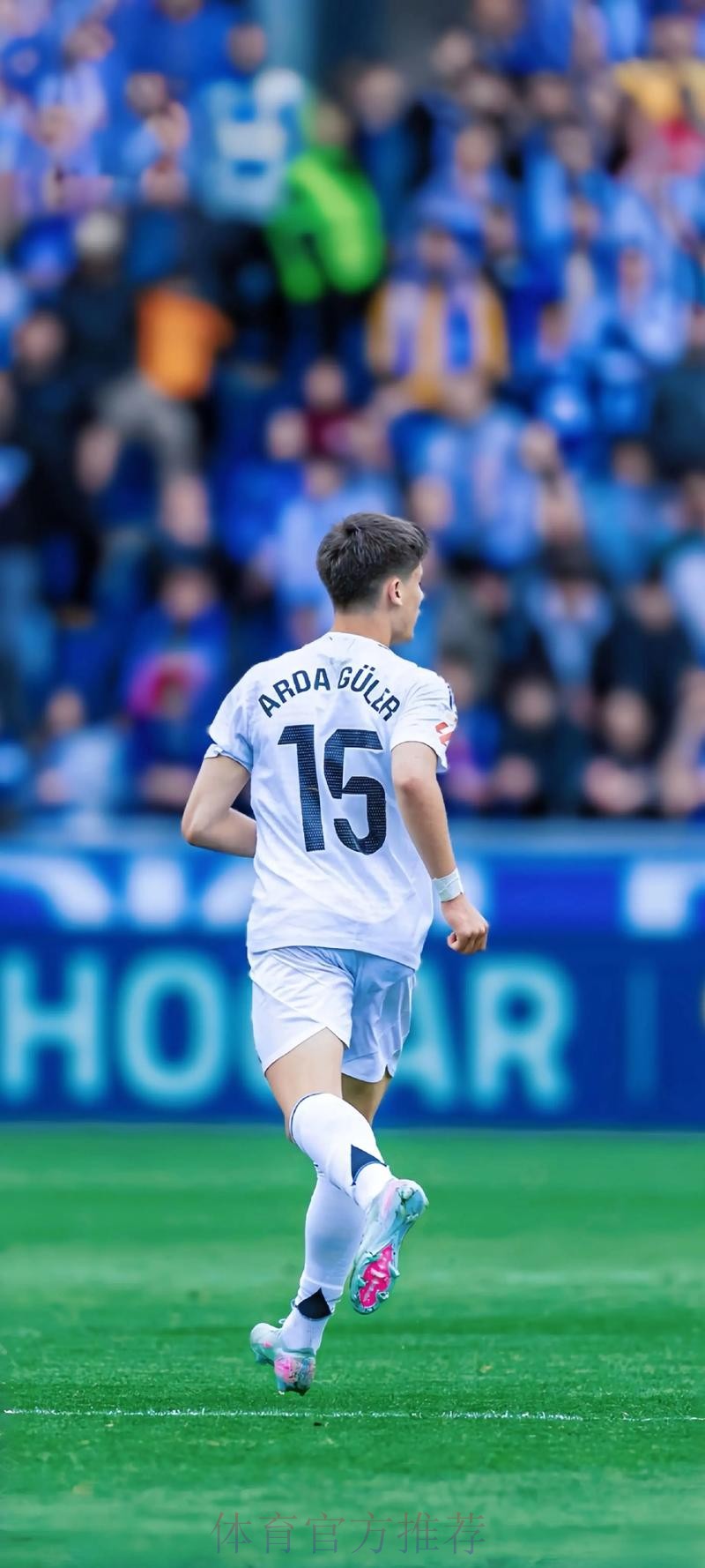 阿斯报:莱万真正的梦想是在皇马结束职业生涯 阿斯报:莱万真正的梦想是在皇马结束职业生涯